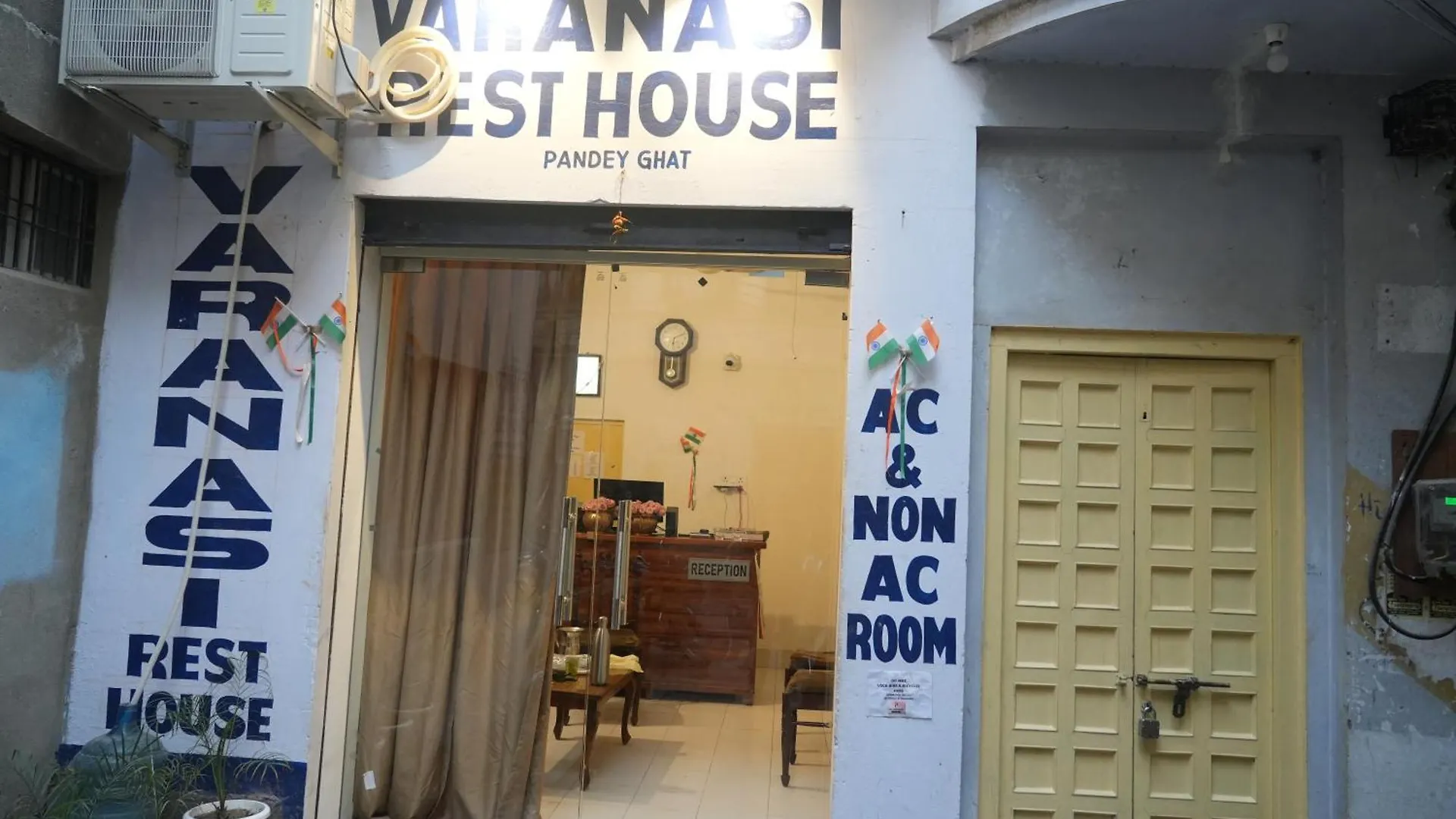 Varanasi Rest House 0*,  India