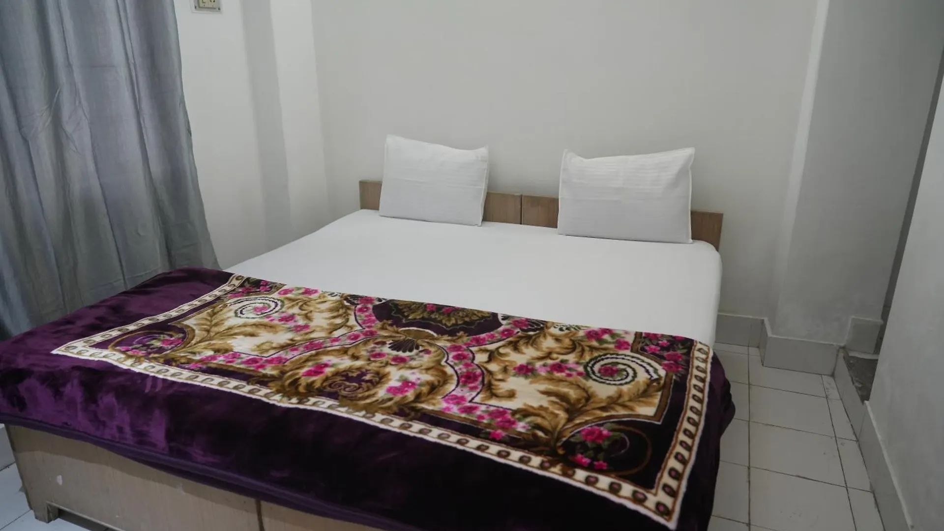 Varanasi Rest House בית הארחה