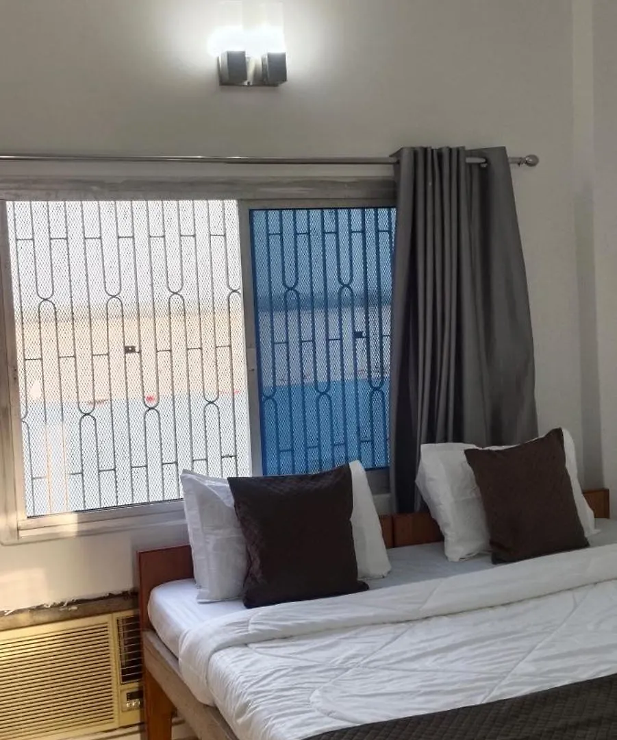Varanasi Rest House 0*,  הודו